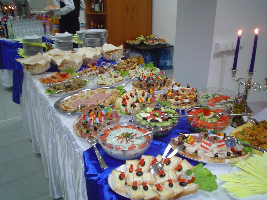 Hotel Helin - Calea Bucuresti ไกรโอวา ภายนอก รูปภาพ