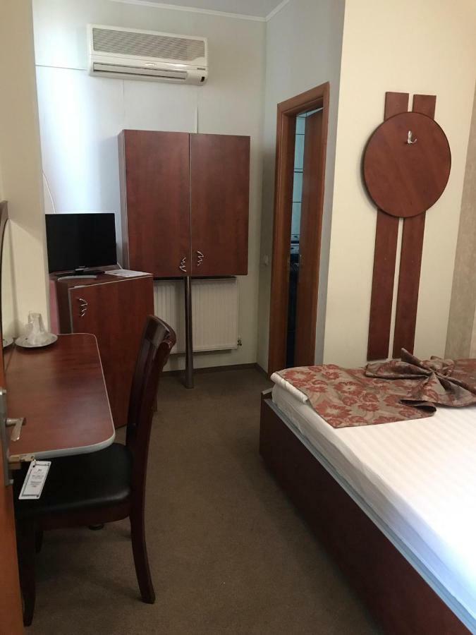Hotel Helin - Calea Bucuresti ไกรโอวา ภายนอก รูปภาพ