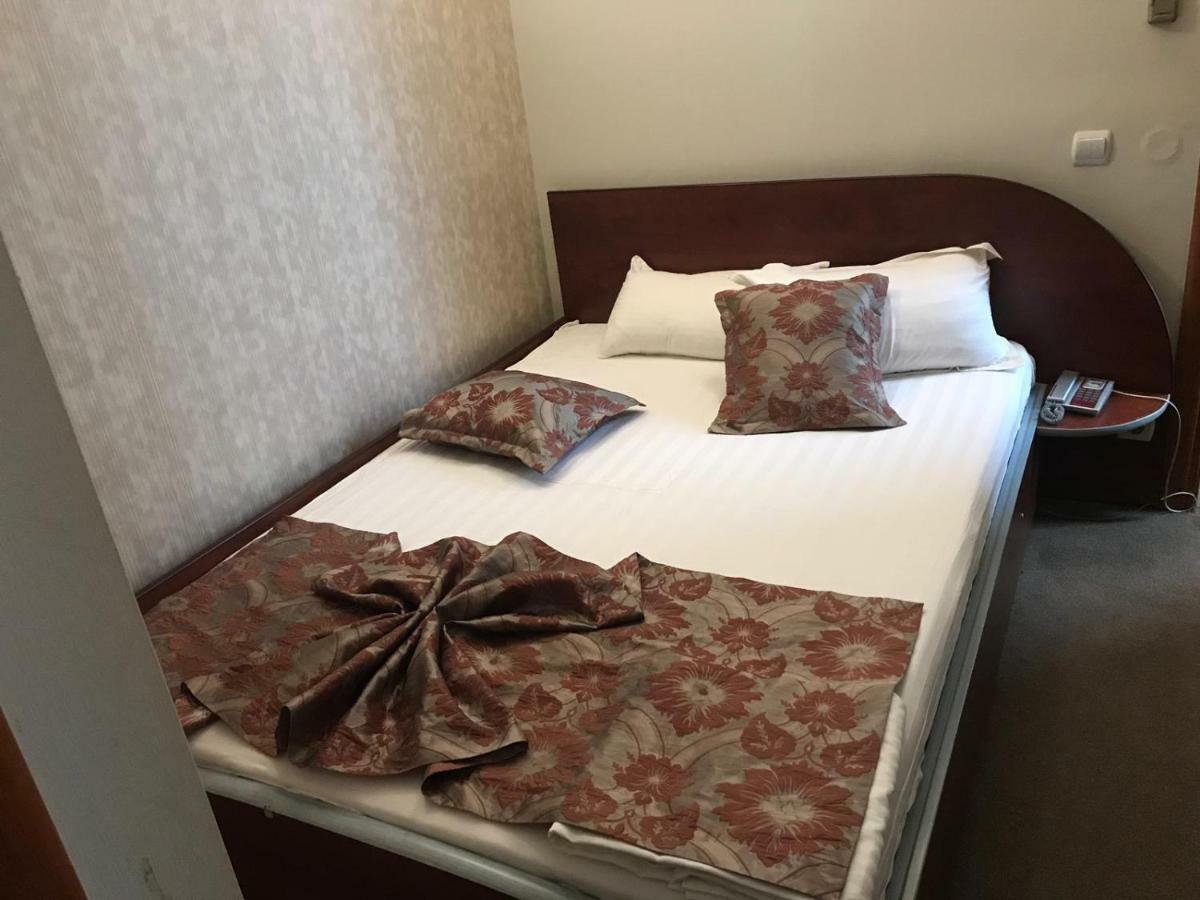 Hotel Helin - Calea Bucuresti ไกรโอวา ภายนอก รูปภาพ