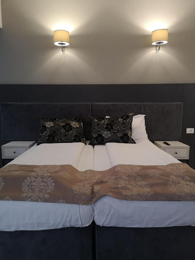 Hotel Helin - Calea Bucuresti ไกรโอวา ภายนอก รูปภาพ