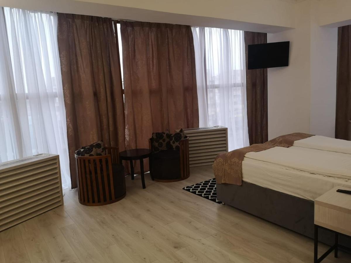 Hotel Helin - Calea Bucuresti ไกรโอวา ภายนอก รูปภาพ