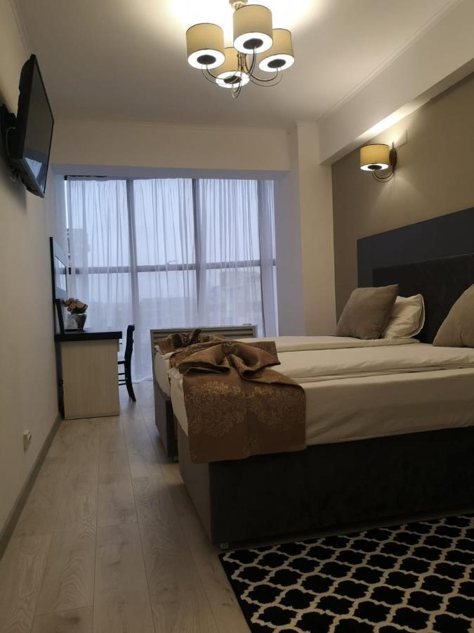 Hotel Helin - Calea Bucuresti ไกรโอวา ภายนอก รูปภาพ