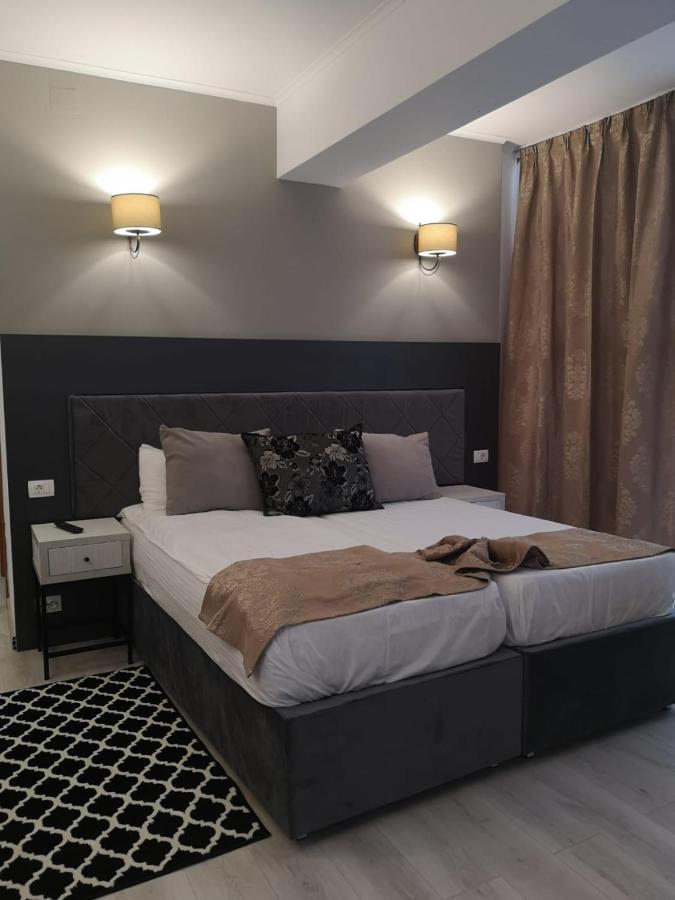 Hotel Helin - Calea Bucuresti ไกรโอวา ภายนอก รูปภาพ