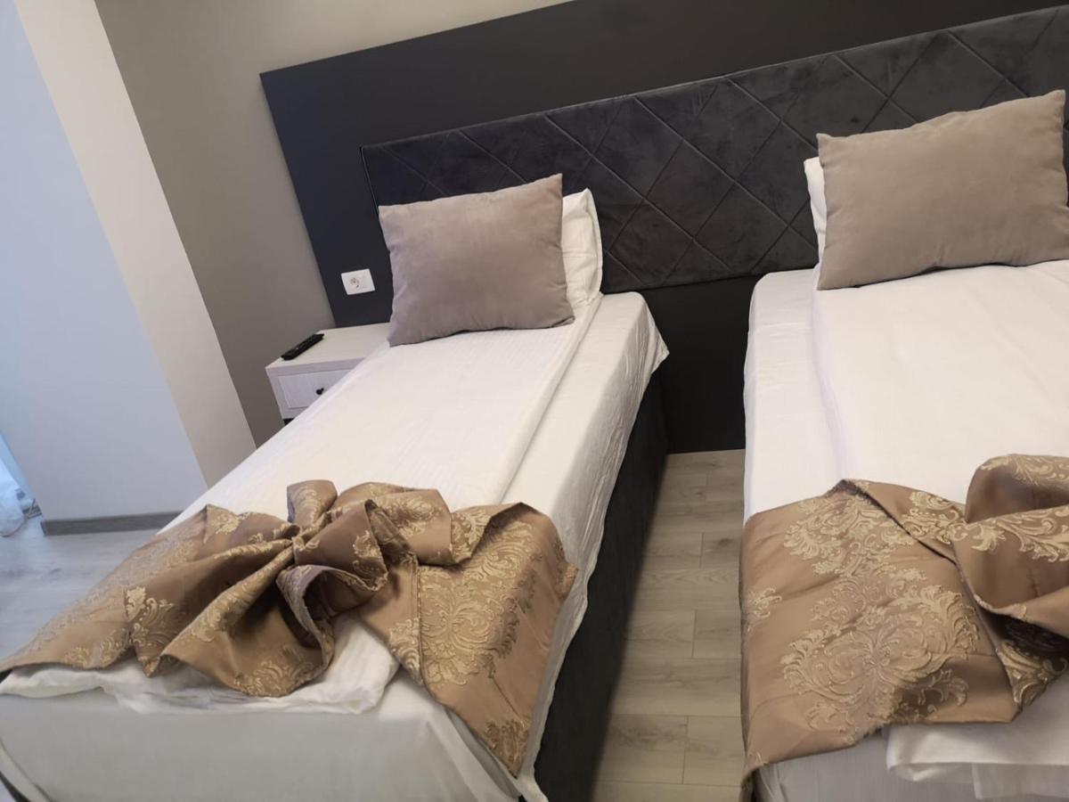 Hotel Helin - Calea Bucuresti ไกรโอวา ภายนอก รูปภาพ