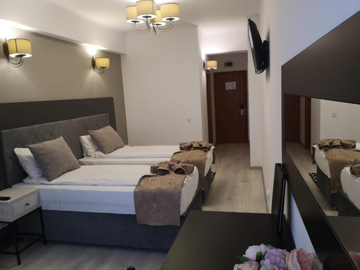 Hotel Helin - Calea Bucuresti ไกรโอวา ภายนอก รูปภาพ