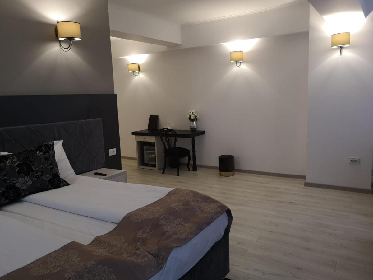 Hotel Helin - Calea Bucuresti ไกรโอวา ภายนอก รูปภาพ